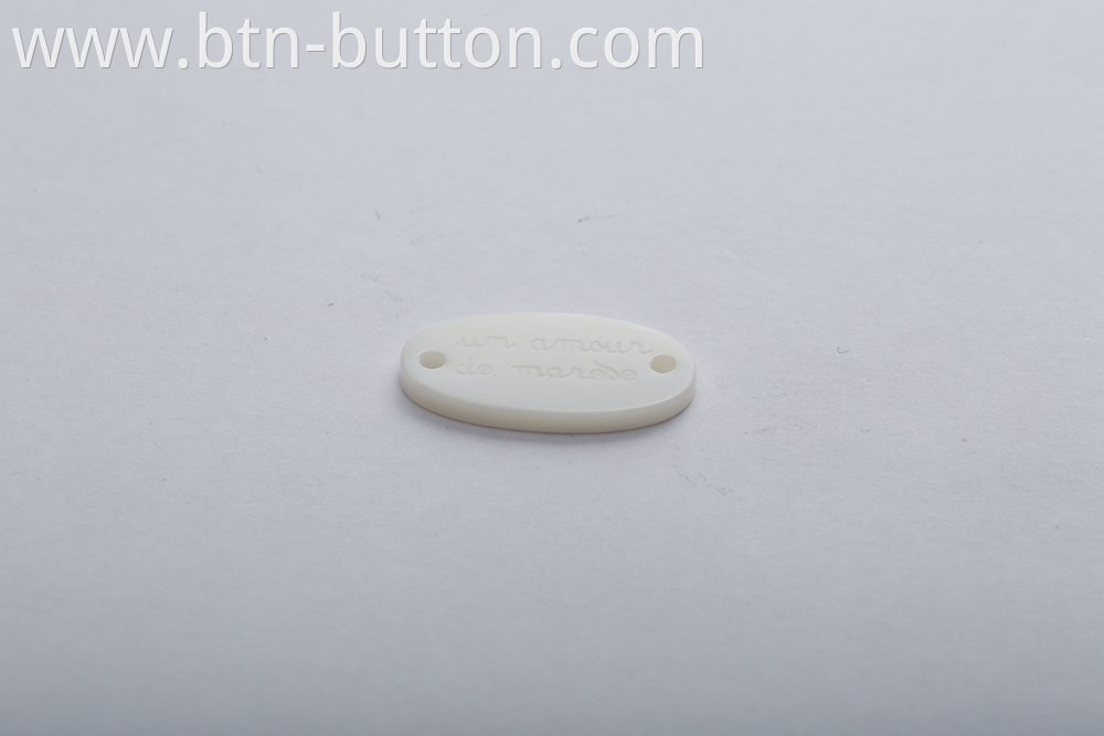 Shell buttons are used for silk and satin clothes